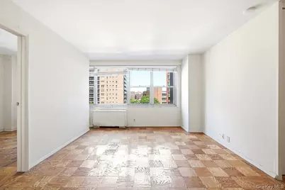 70-25 Yellowstone Boulevard #5A, Forest Hills, NY 11375 - Photo 2
