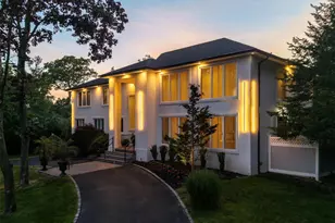37 Wilmington Dr, Melville, NY 11747 - Photo 2