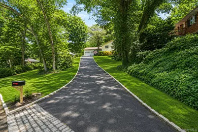 61 Ledgewood Drive, Smithtown, NY 11787 - Photo 2