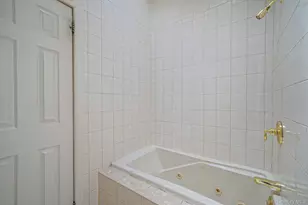 61 Ledgewood Dr, Smithtown, NY 11787 - Photo 22