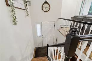 15 Guernsey Dr, New Windsor, NY 12553 - Photo 2