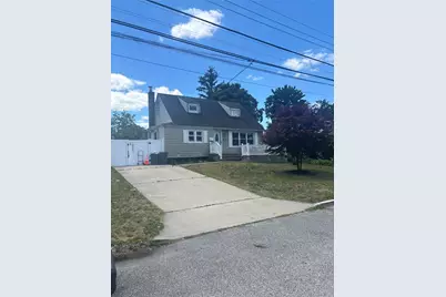 36 Hickory Street, Central Islip, NY 11722 - Photo 2