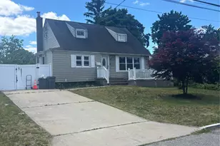36 Hickory St, Central Islip, NY 11722 - Photo 2