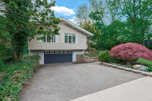 69 Roger Dr, Port Washington, NY 11050 - Photo 2