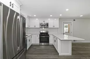 208 Lake Dr, Patchogue, NY 11772 - Photo 10