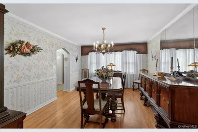 200 Canterbury Gate, Lynbrook, NY 11563 - Photo 8