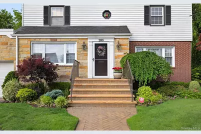 200 Canterbury Gate, Lynbrook, NY 11563 - Photo 2