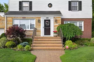 200 Canterbury Gate, Lynbrook, NY 11563 - Photo 2