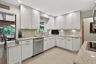 200 Canterbury Gate, Lynbrook, NY 11563 - Photo 4