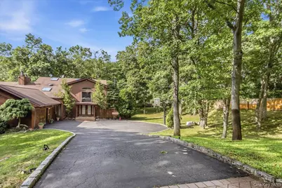 1 Brothers Court, Dix Hills, NY 11746 - Photo 2