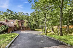 1 Brothers Ct, Dix Hills, NY 11746 - Photo 2