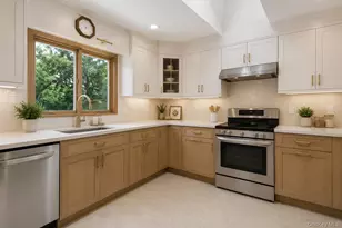2872 Brookfield Dr, Yorktown Heights, NY 10598 - Photo 10