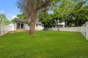 207 Wright St, Westbury, NY 11590 - Photo 34