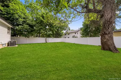 207 Wright Street, Westbury, NY 11590 - Photo 32