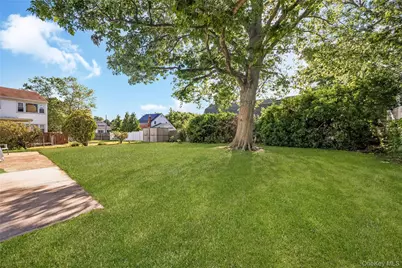 28 Baldwin Street, Farmingdale, NY 11735 - Photo 26