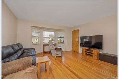 28 Baldwin Street, Farmingdale, NY 11735 - Photo 4