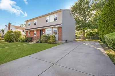 28 Baldwin Street, Farmingdale, NY 11735 - Photo 2