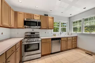 21 Brookridge Ct, Rye Brook, NY 10573 - Photo 10