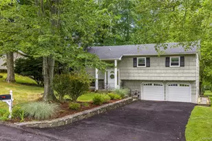3207 Ronit Ct, Yorktown Heights, NY 10598 - Photo 2