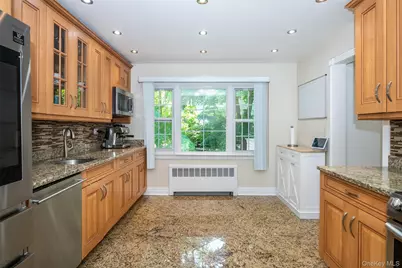 18 Carlyle Place, Hartsdale, NY 10530 - Photo 10