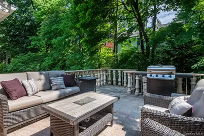18 Carlyle Place, Hartsdale, NY 10530 - Photo 40