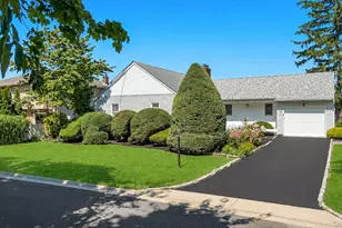 7 Albers Ln, Farmingdale, NY 11735 - Photo 2