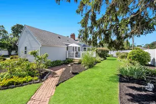 7 Albers Ln, Farmingdale, NY 11735 - Photo 34