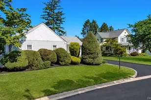 7 Albers Ln, Farmingdale, NY 11735 - Photo 4