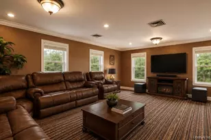 303 N Westchester Ave N, West Babylon, NY 11704 - Photo 18