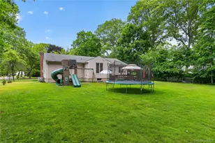257 Bow Dr, Hauppauge, NY 11788 - Photo 20