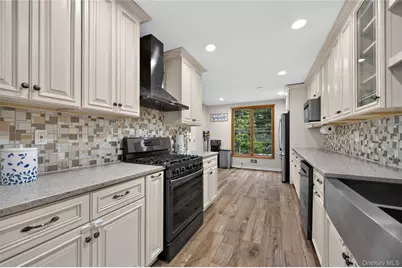 257 Bow Drive, Hauppauge, NY 11788 - Photo 10