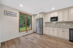 257 Bow Dr, Hauppauge, NY 11788 - Photo 12