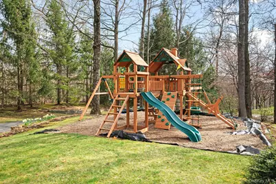105 Hardscrabble Lake Drive, Chappaqua, NY 10514 - Photo 4