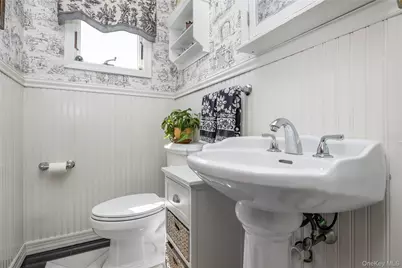 142 Cedar Street, Amityville, NY 11701 - Photo 22
