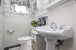 142 Cedar St, Amityville, NY 11701 - Photo 22