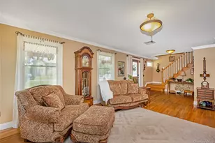 142 Cedar St, Amityville, NY 11701 - Photo 16