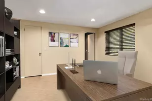 8 Kodiak Dr, Woodbury, NY 11797 - Photo 20