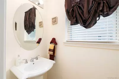 1 Halley Court, Poughkeepsie, NY 12601 - Photo 8