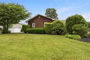825 Karshick St, Bohemia, NY 11716 - Photo 4