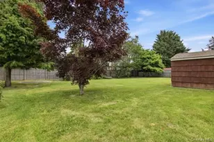 825 Karshick St, Bohemia, NY 11716 - Photo 28