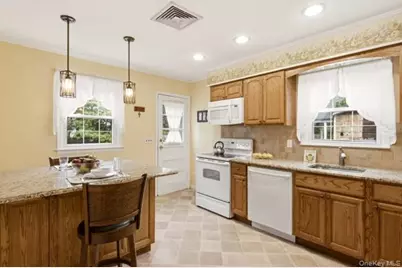 825 Karshick Street, Bohemia, NY 11716 - Photo 16