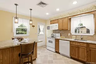 825 Karshick St, Bohemia, NY 11716 - Photo 16