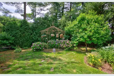 81 Lawrence Hill Road, Huntington, NY 11743 - Photo 40