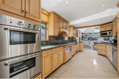 122 Lawrence Avenue, Lawrence, NY 11559 - Photo 10
