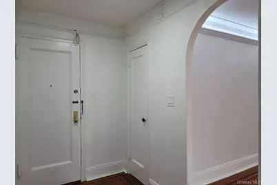 1 Broad Parkway #2P, White Plains, NY 10601 - Photo 2
