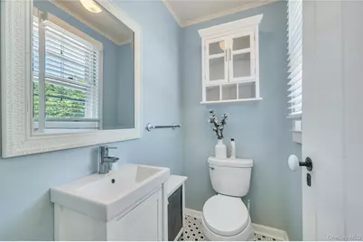 105 Maple Avenue, Patchogue, NY 11772 - Photo 14