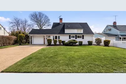 68 Summer Lane, Hicksville, NY 11801 - Photo 2