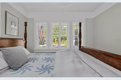 418 Pine Acres Boulevard, Brightwaters, NY 11718 - Photo 8