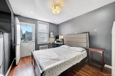 87-80 Little Neck Parkway, Floral Park, NY 11001 - Photo 10