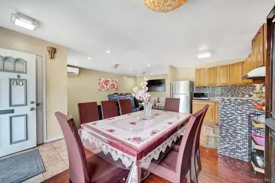 87-80 Little Neck Parkway, Floral Park, NY 11001 - Photo 2
